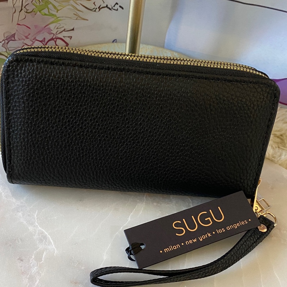 NWT SUGU Black Textured Wristlet Wallet